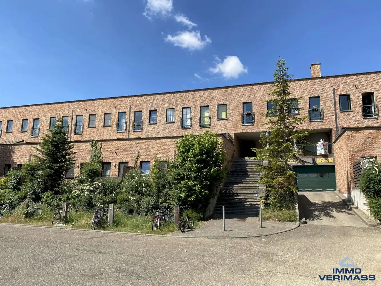 Overdekte, afgelijnde parkeerplaats te koop in centrum Leuven foto {{pictureIndex}}