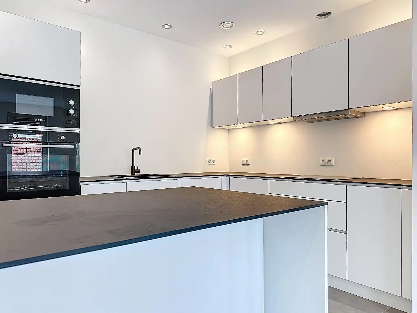 Instapklaar appartement met balkon en parkeerplaats in Aardenburg foto 14