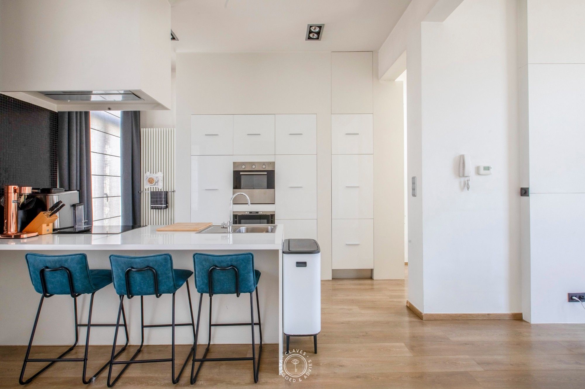 Prachtig burgerhuis met multifunctioneel karakter. foto {{pictureIndex}}