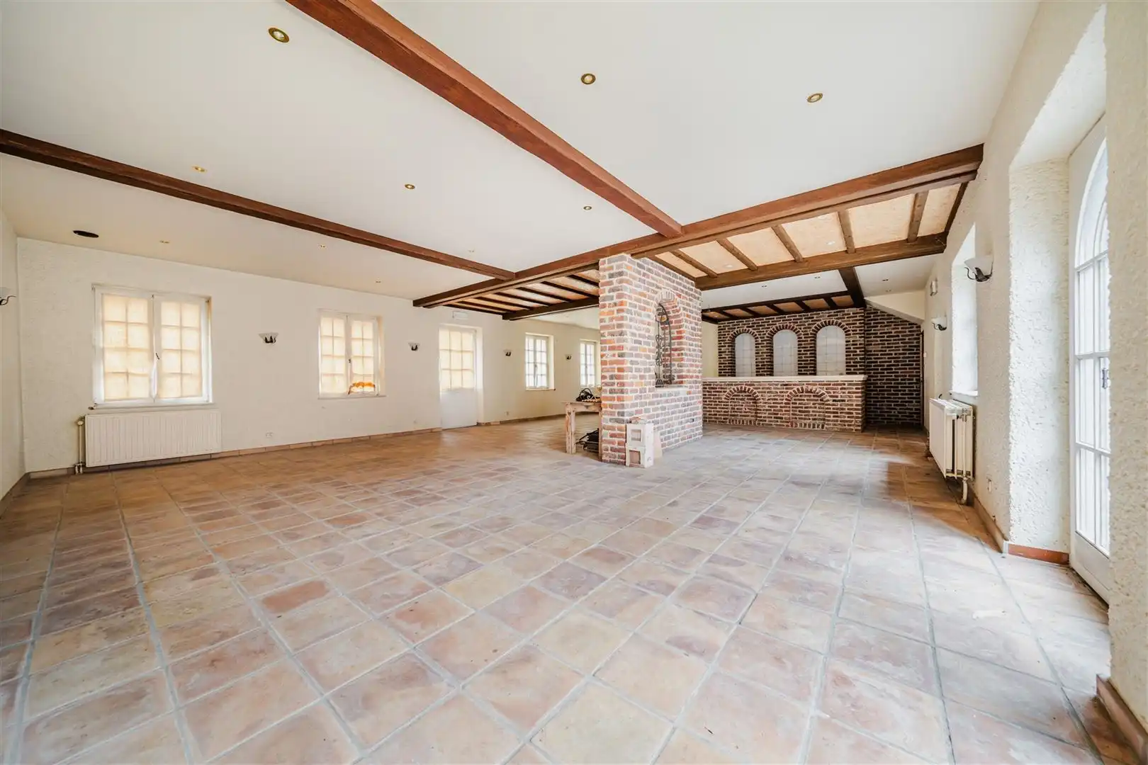 Handelscomplex met appartement in centrum Landen foto 7