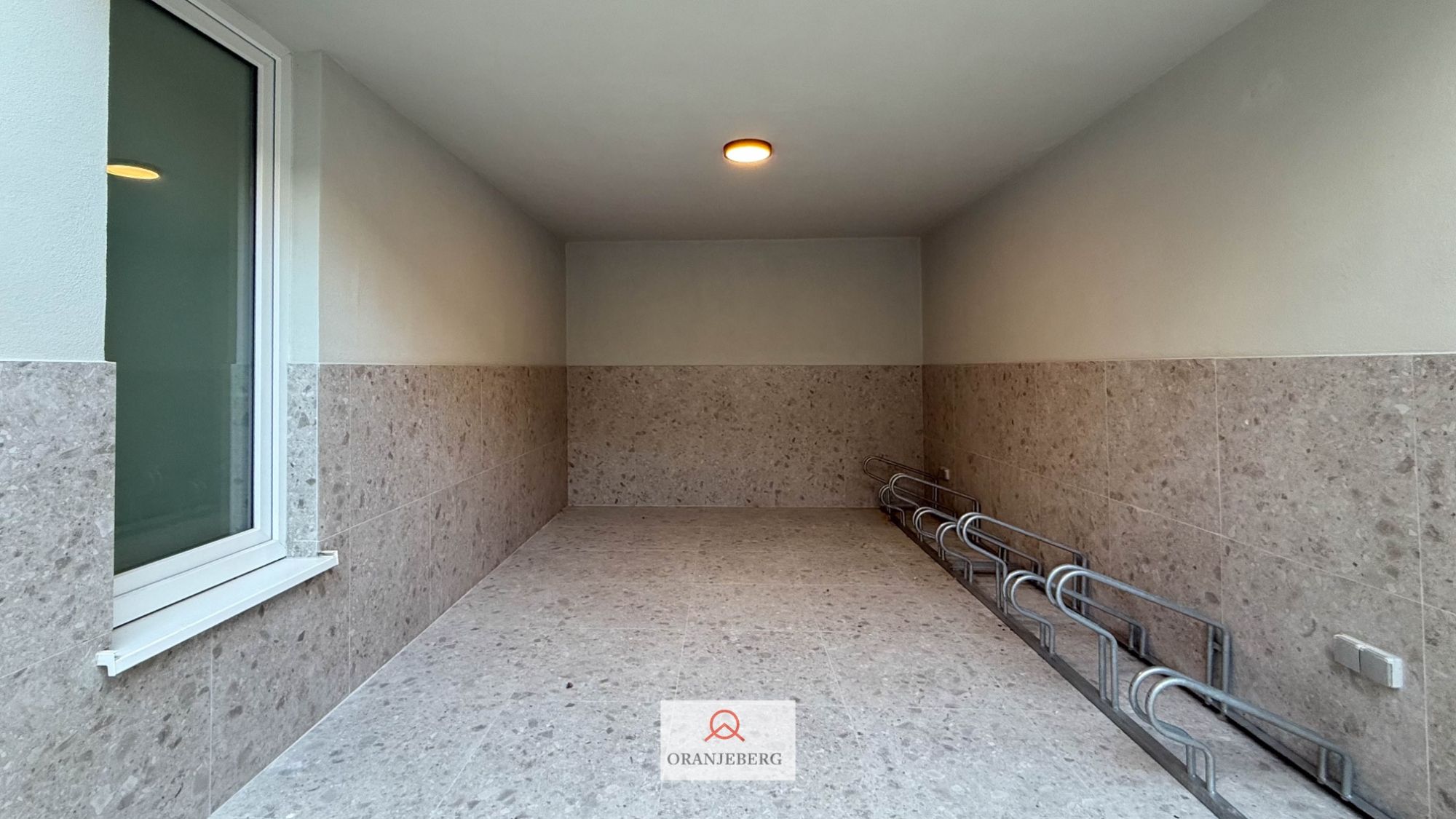 Gerenoveerde lichtrijke studentenkamer met privatieve badkamer en keuken foto 22