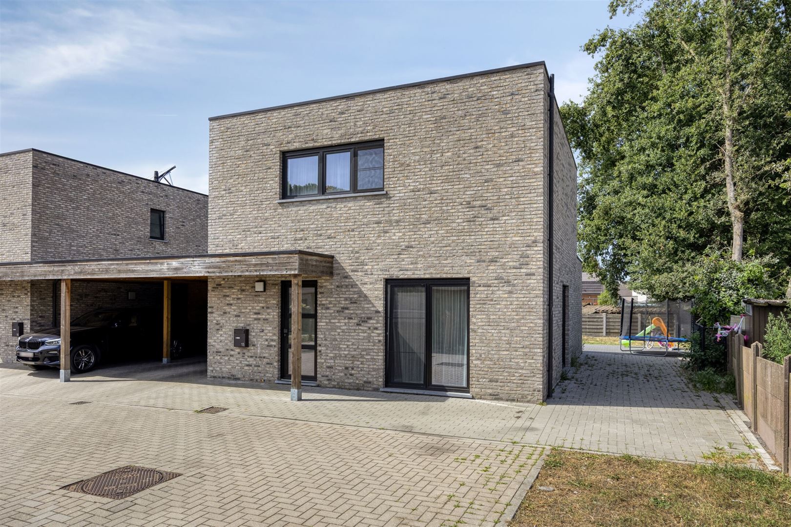 TE KOOP: Recente, halfopen bebouwing te Heusden-Zolder!  foto {{pictureIndex}}