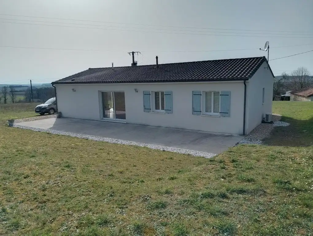 Rustig gelegen vrijstaande woning  foto {{pictureIndex}}