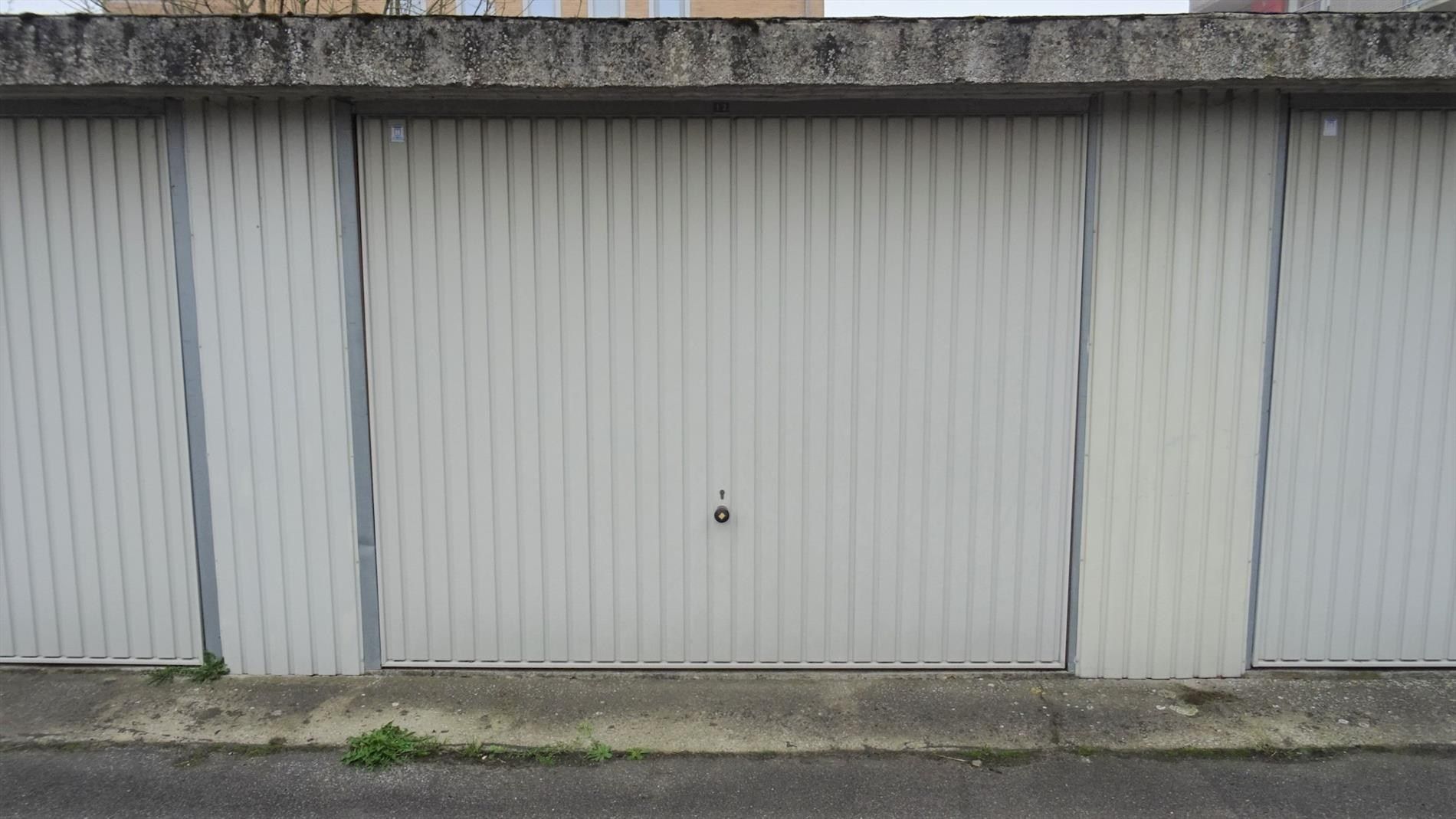 Zeer goed gelegen appartement met 2 slpks, terras en garage foto 9