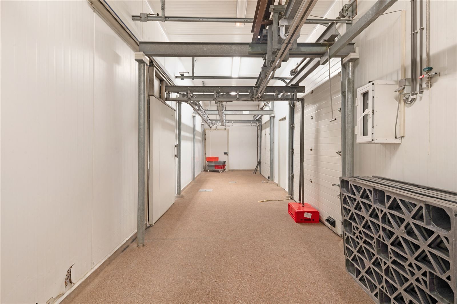 Industrieel gebouw + villa foto 7