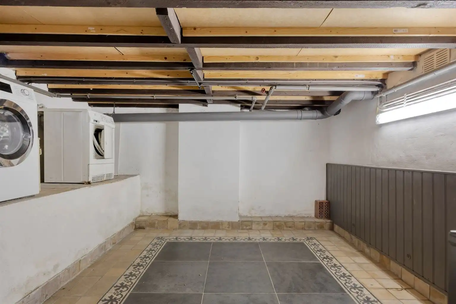 Prachtig gerenoveerde stadswoning met 3 slaapkamers en zuidgerichte tuin, op wandelafstand van het centrum van Maaseik. foto 34