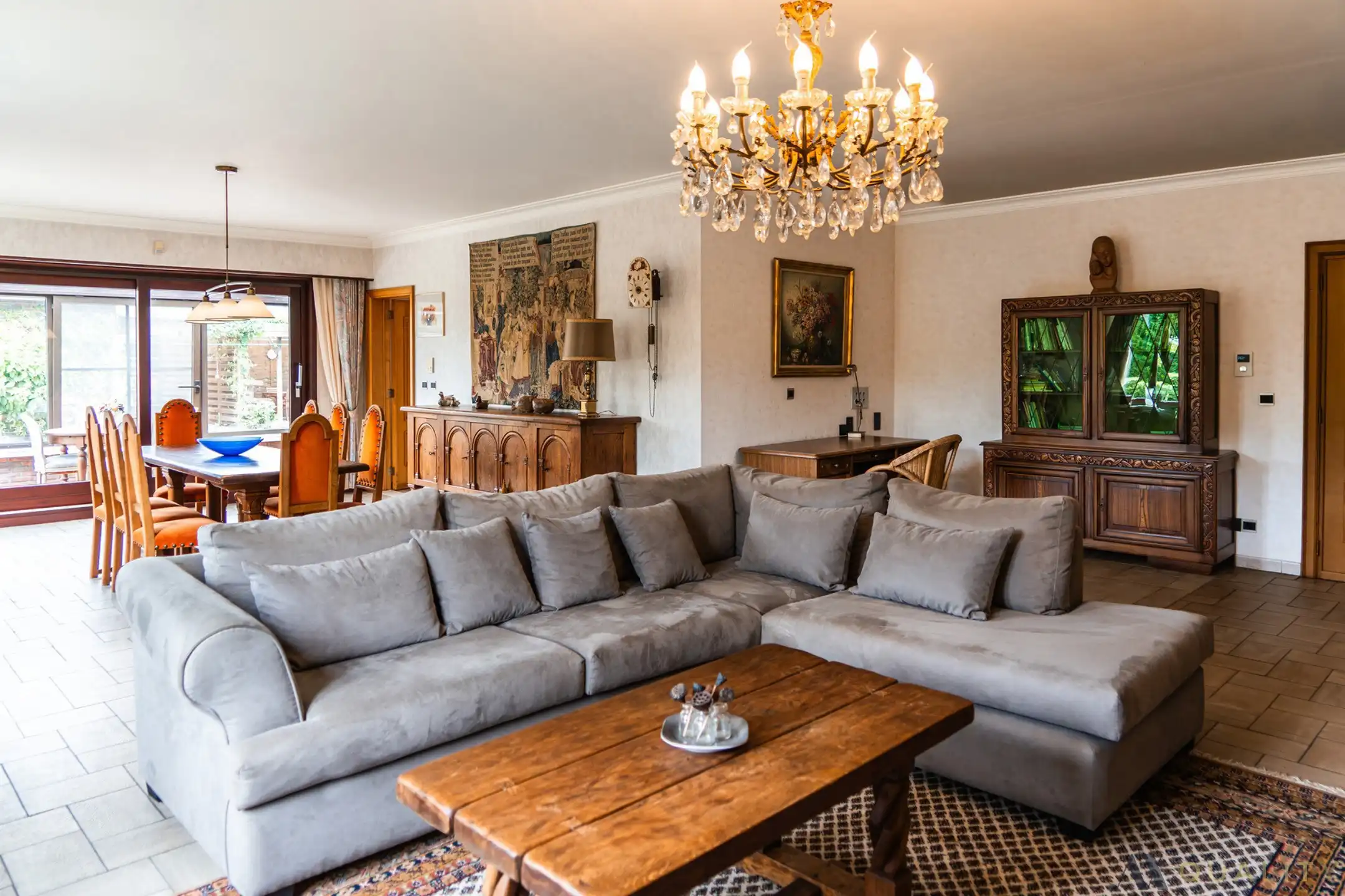 Ruime woning met 6 slaapkamers en 2 garages foto 7