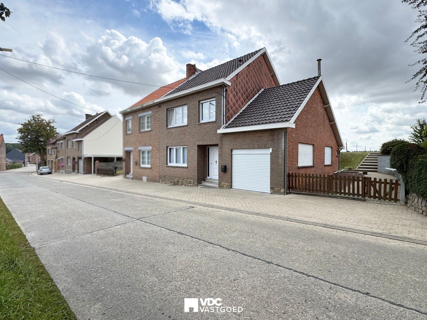 Te renoveren woning met uniek uitzicht op de velden foto {{pictureIndex}}