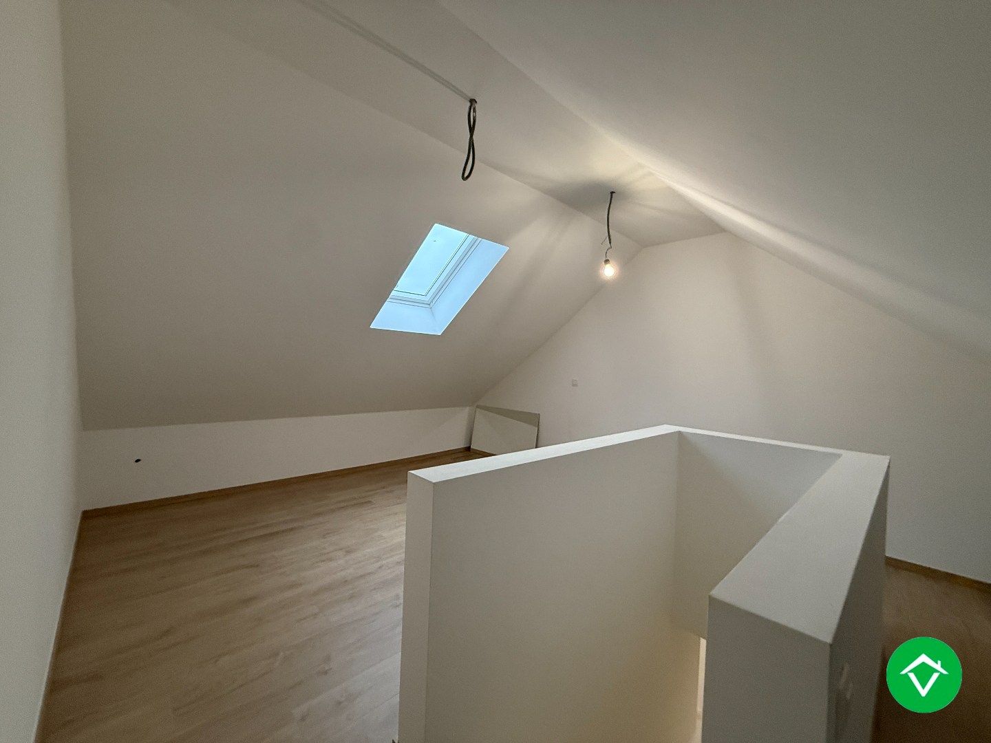 Volledig gerenoveerde rijwoning met 3 slaapkamers en terrastuin in centrum Roeselare foto 14