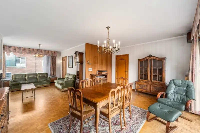 Roeselare. Uitzonderlijke ruime driegevelwoning met 5 slaapkamers en bureel, rustige straat en centraal gelegen. Zuidelijke tuin. Ideaal voor gezinnen / thuiswerkers. foto 6