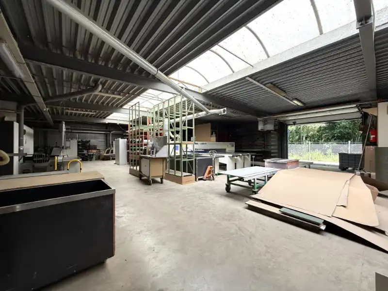 Veelzijdig bedrijfsgebouw langs de Dender met showroom, kantoren & parking foto 18