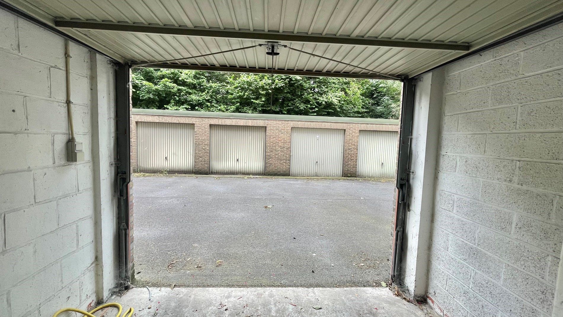 Grote garage met mogelijke waterkraan en elektriciteit foto 4