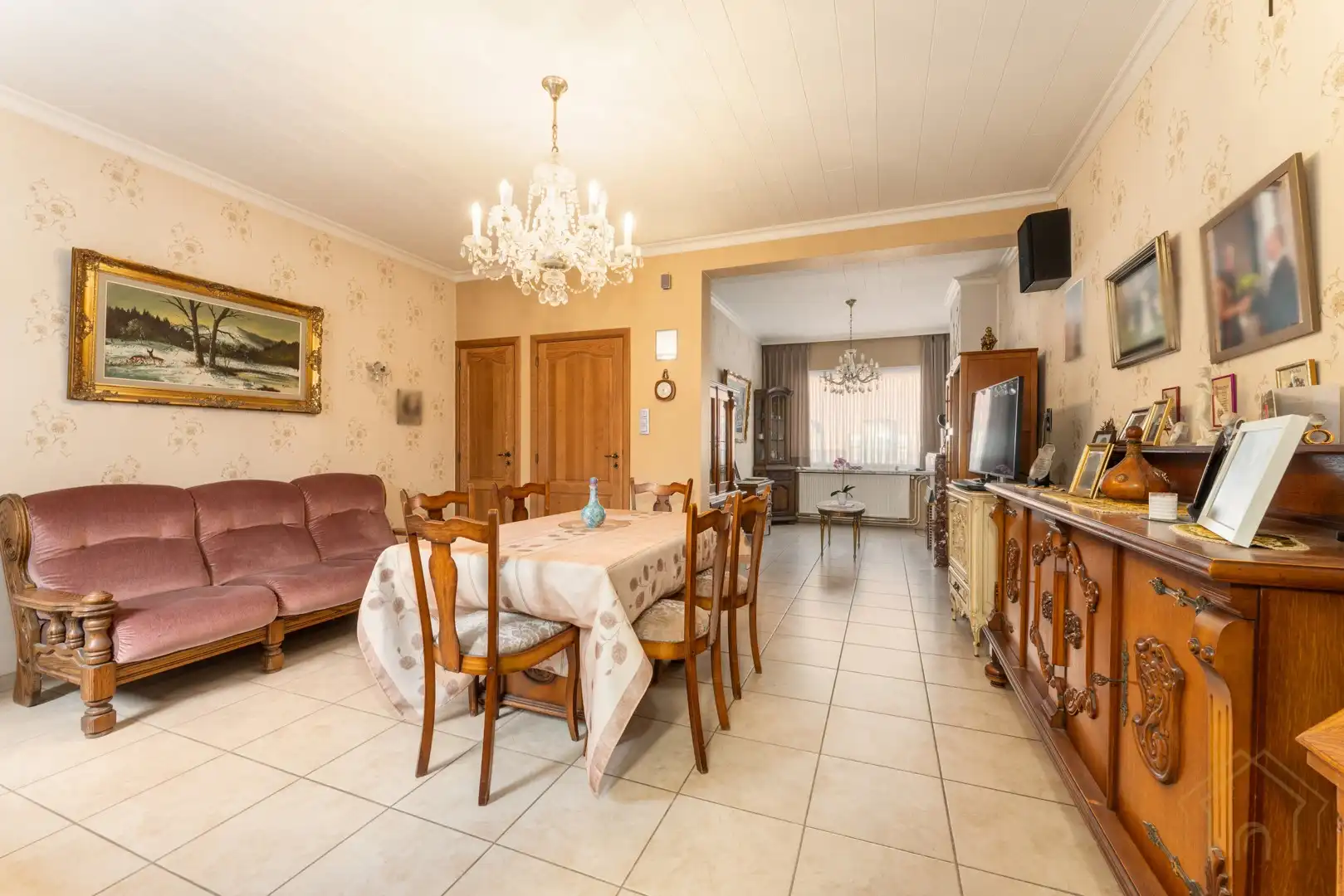 Halfopen gezinswoning met 5 slaapkamers en diepe tuin met uitweg foto 6