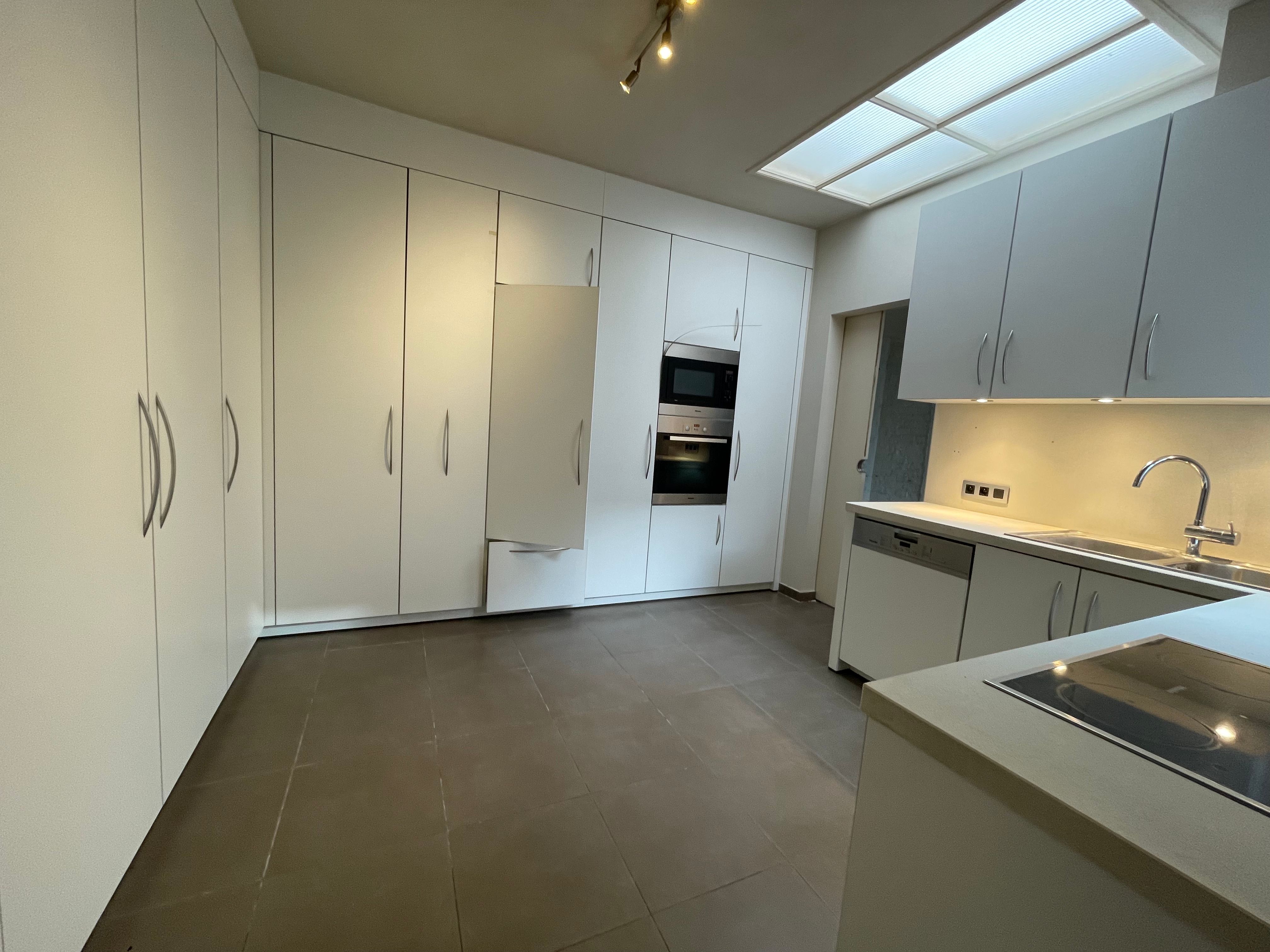 Ruime vier-slaapkamer BURGERWONING + garage & groot terras foto 16