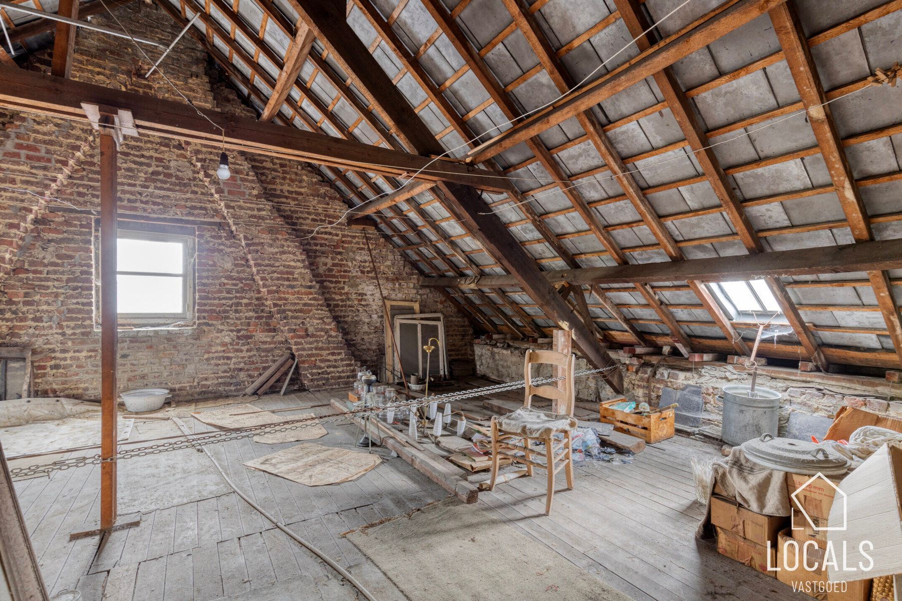 Goed gelegen HOB met tuin, garages, 3 slaapkamers en zolder foto 19