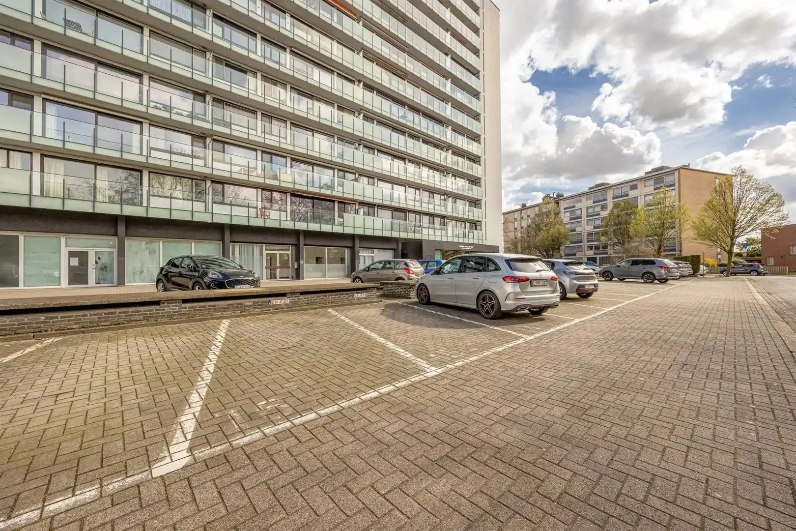 Veelzijdige commerciële ruimte met privé parkeerplaatsen  foto 30