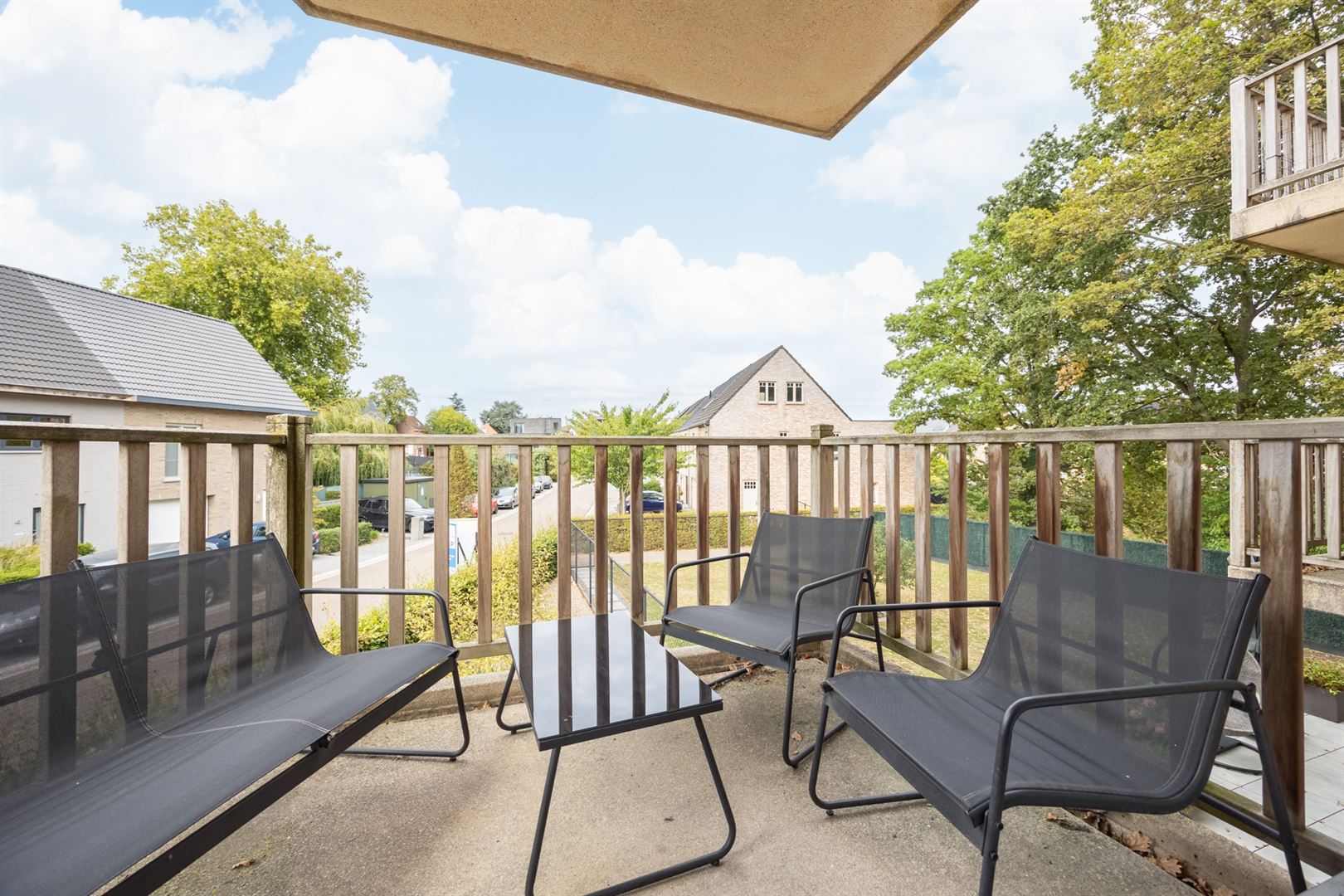 App. op topligging! Met 2 slpks, parking, berging, terras! foto 2