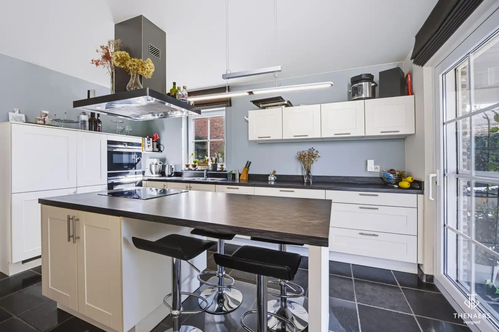 Ruime en karaktervolle woning met 4 slaapkamers, 2 badkamers en prachtige tuin – optioneel met achterliggende weide. foto 15