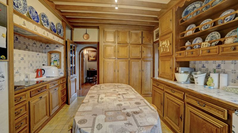 Klassieke villa van 305m² met ruime garage op 7 are 48 ca foto 8