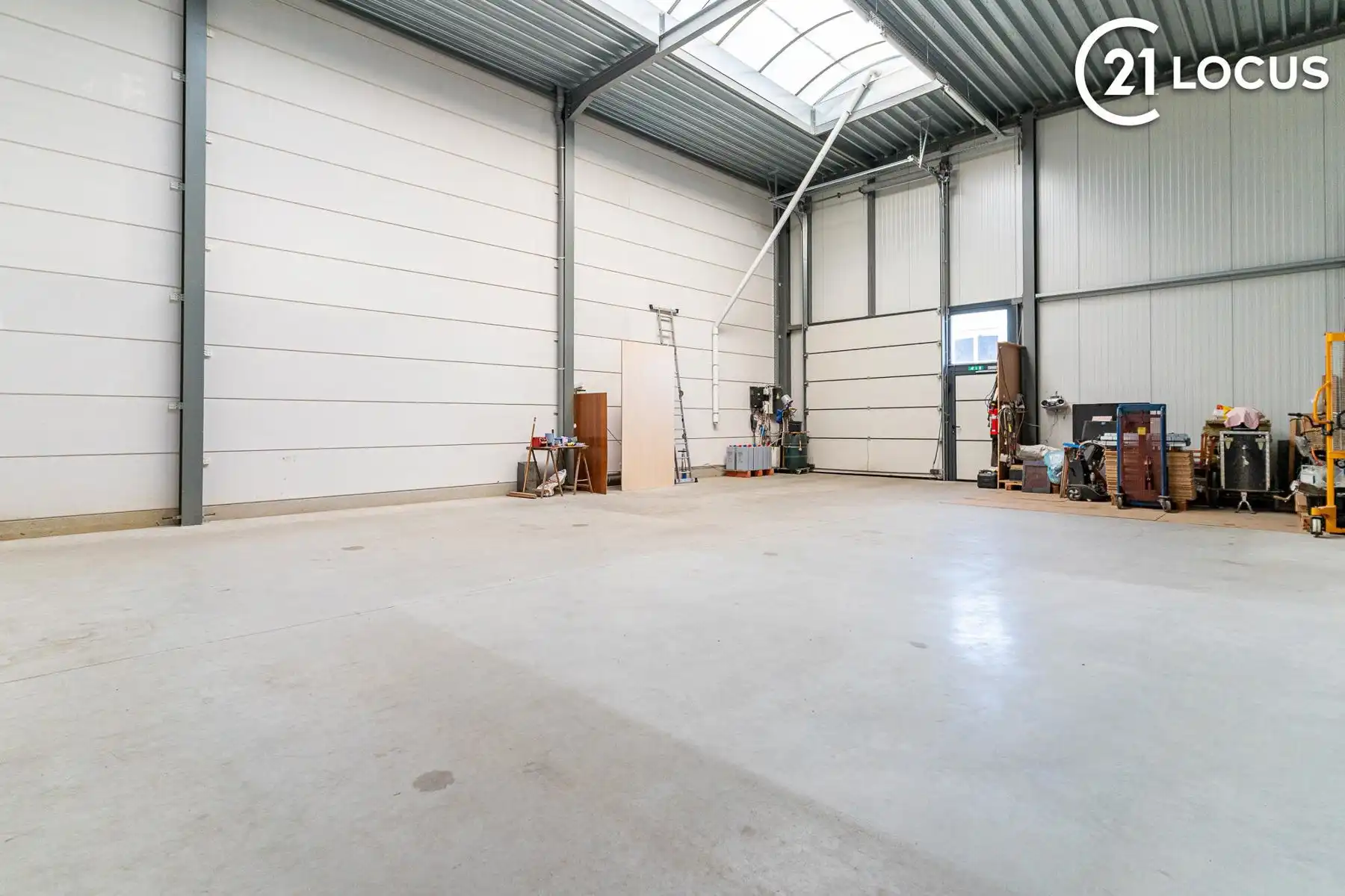 Magazijn te huur in Beveren ! foto 2