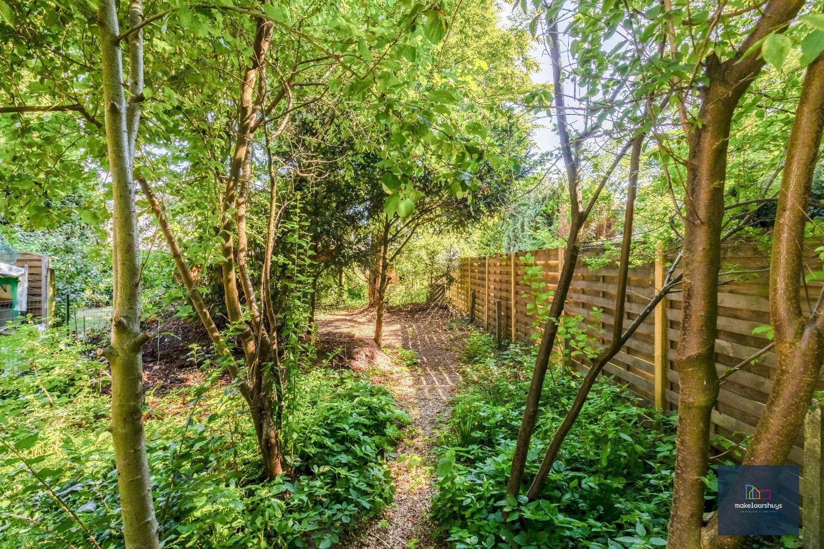 Residentieel gelegen  te renoveren halfopen bebouwing met tuin  foto 2