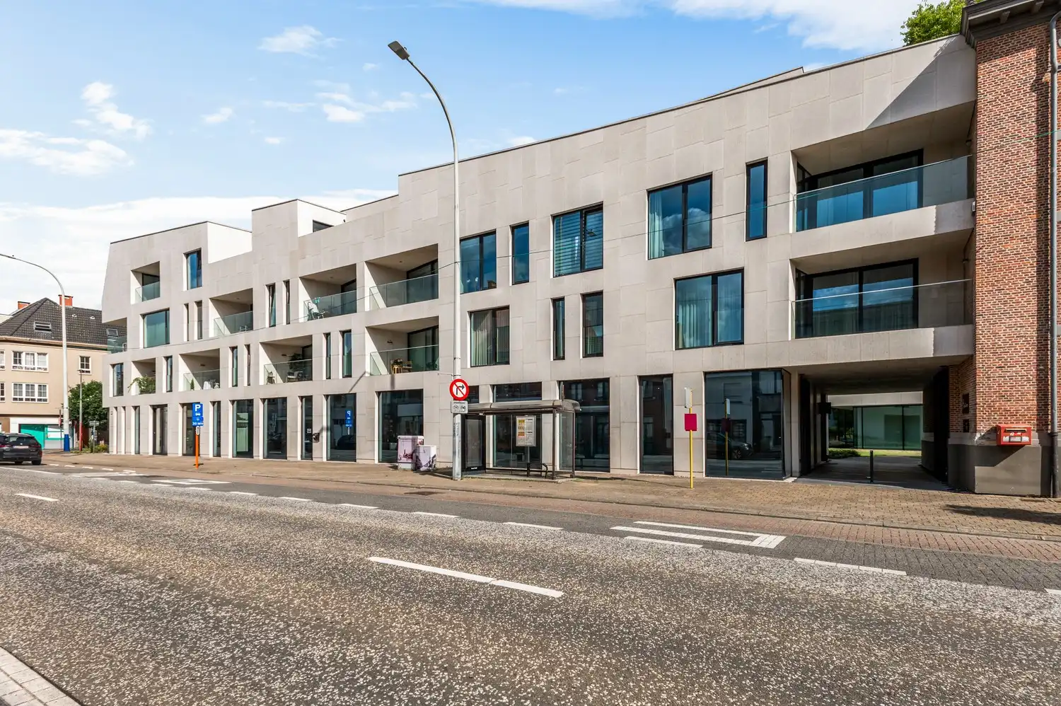 Riant handelspand (723m²) + 5 autostaanplaatsen & garagebox te Wijnegem! foto 17