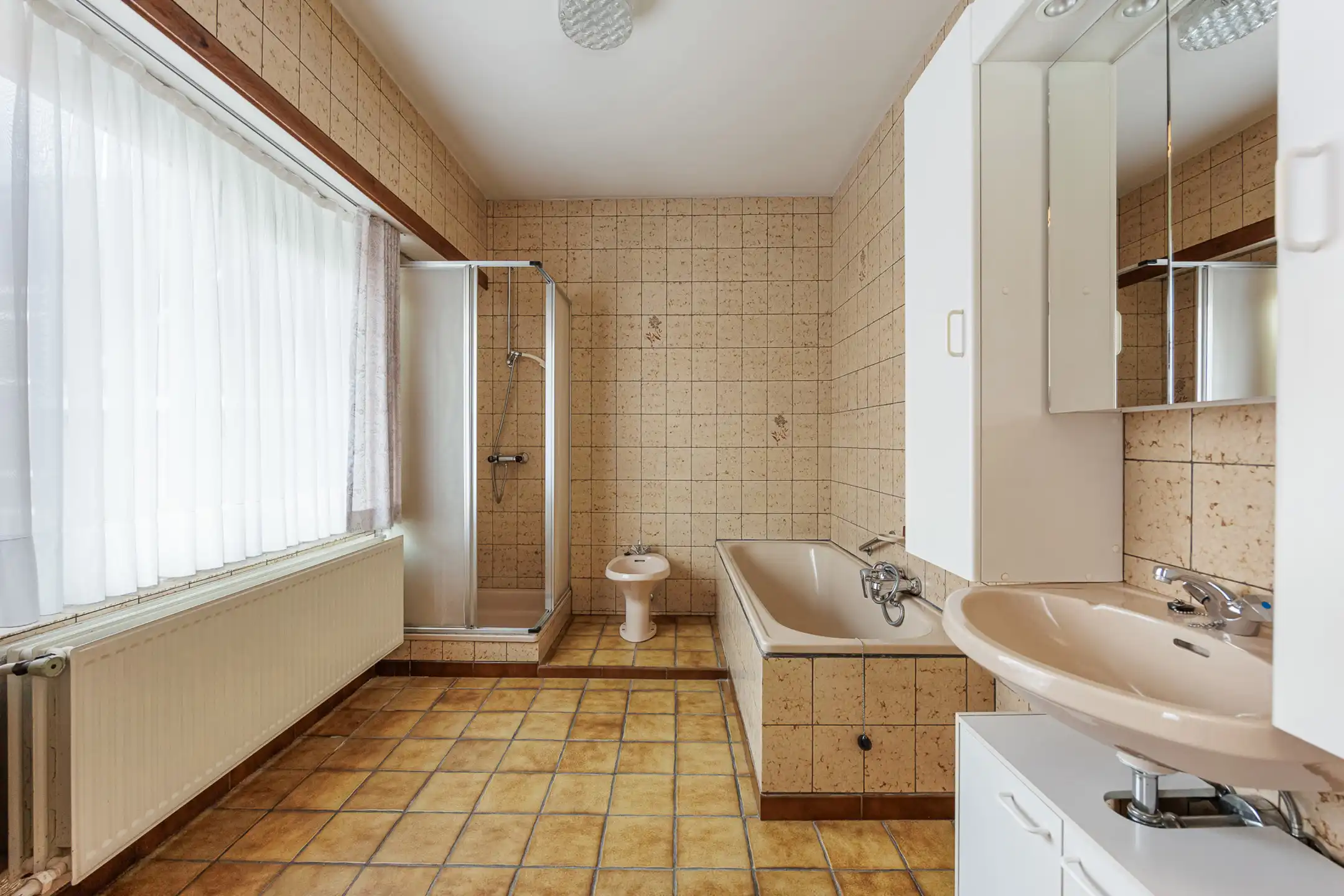 Te renoveren 3slpk-woning met 2 garages & tuin nabij centrum foto 16