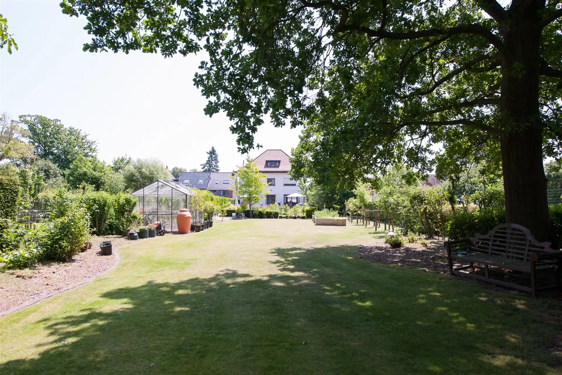 Ruime villa op mooi perceel! foto 19