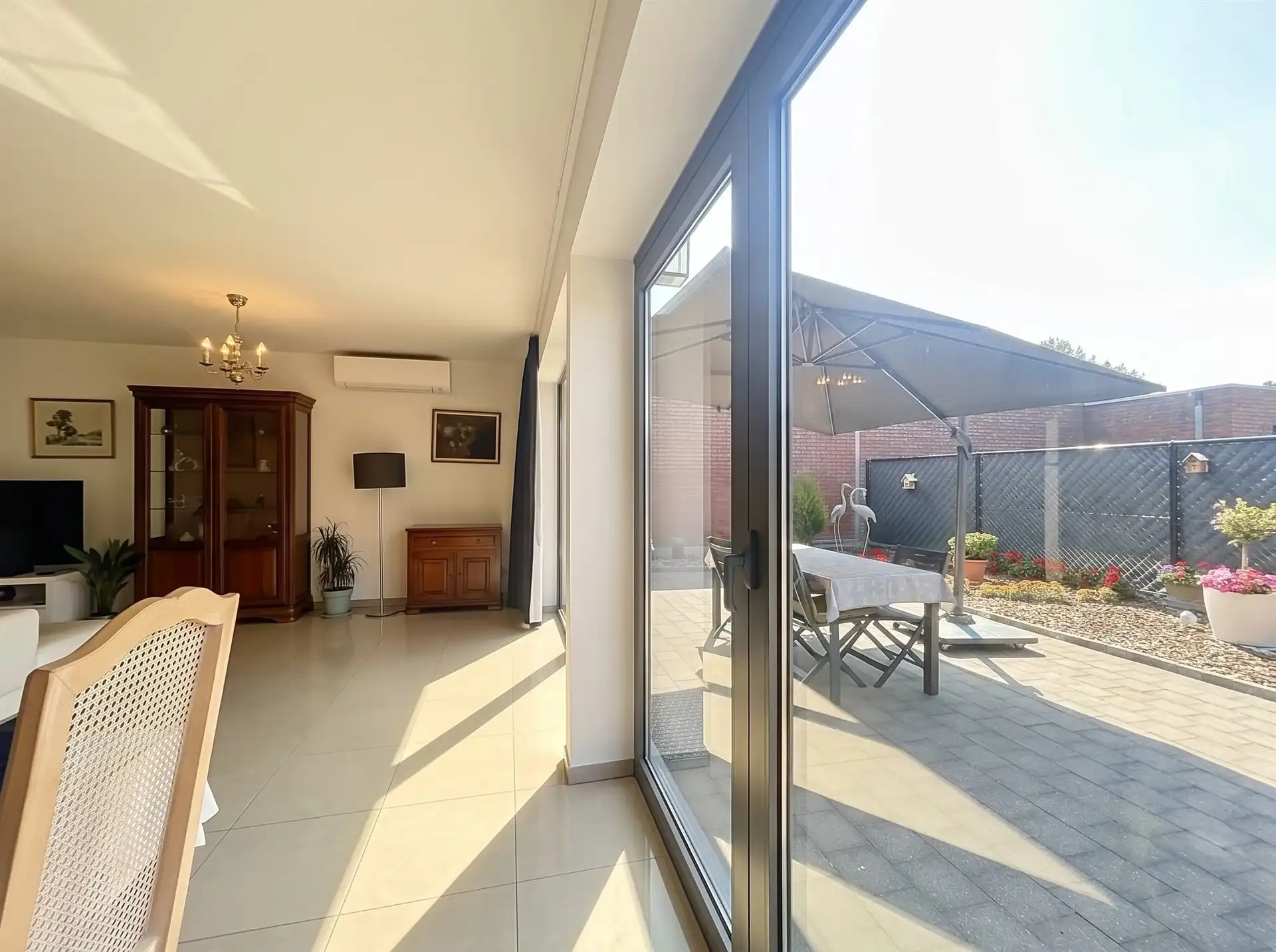 Gelijkvloers 3 slk-appartement met tuin, berging en autostaanplaats! foto 2