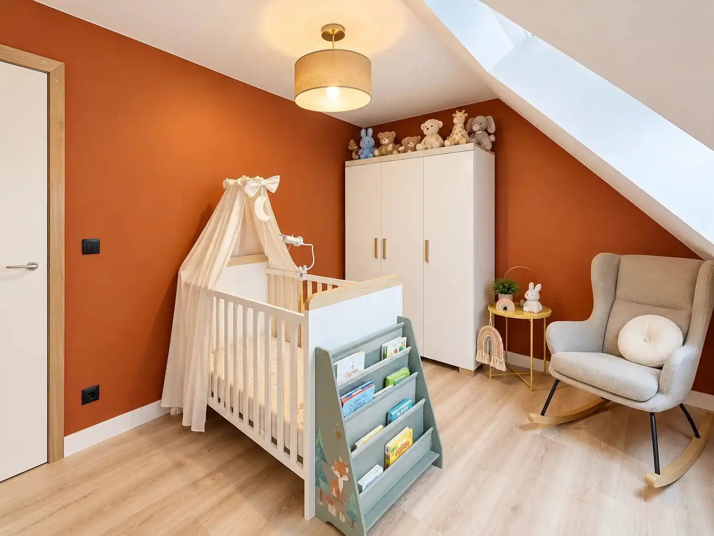 Instapklare woning met 4 slaapkamers op een mooi perceel. foto 24