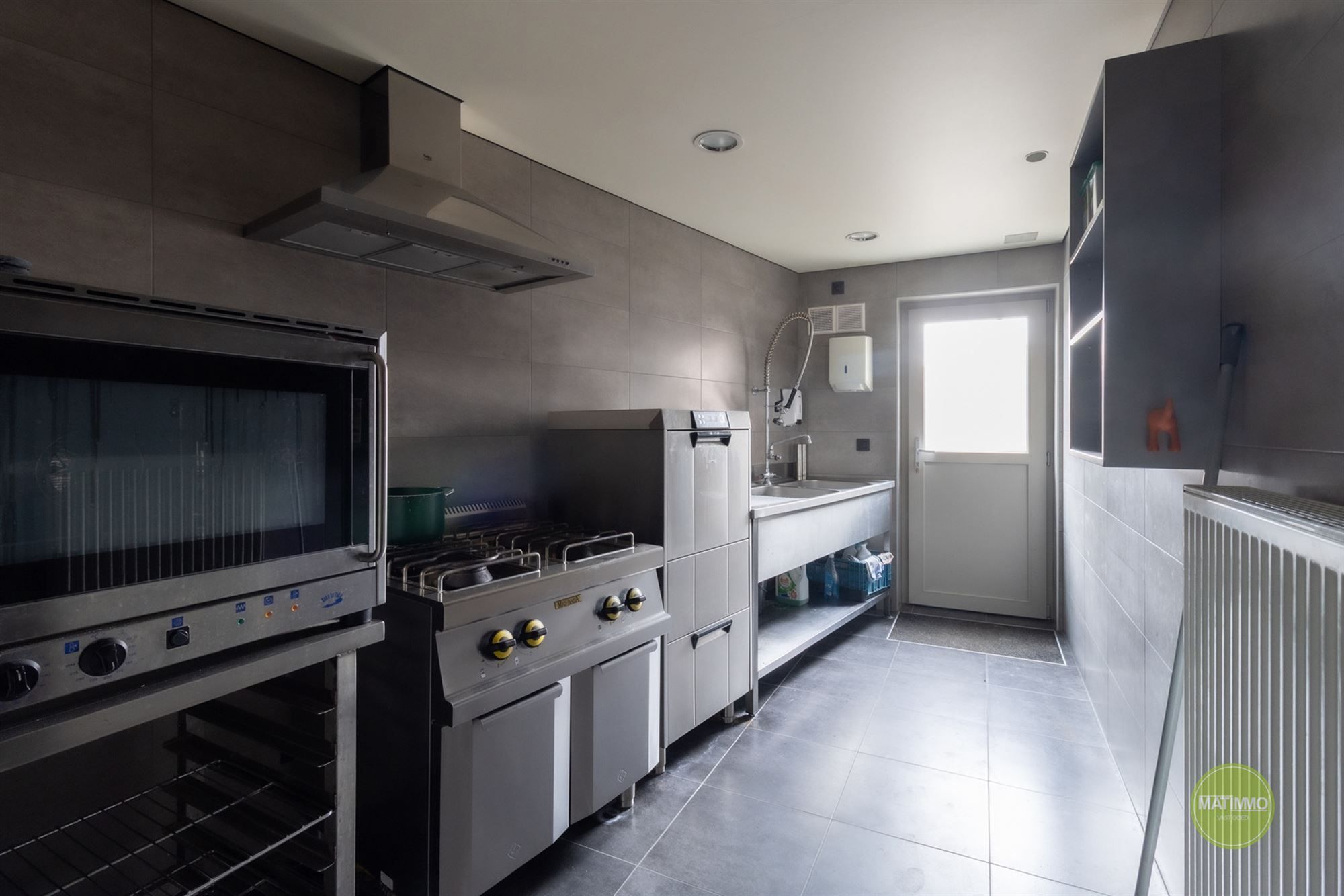 Commercieel handelspand met duplex appartement in Balen foto 6