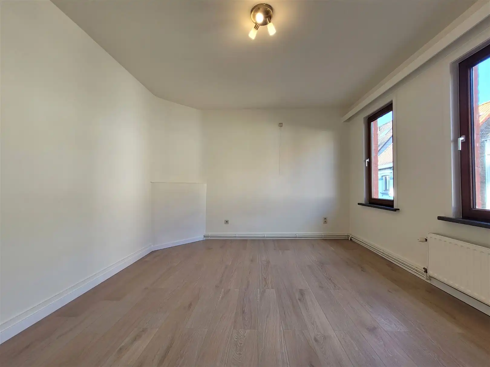 Gerenoveerde woning met zonnige tuin foto 18