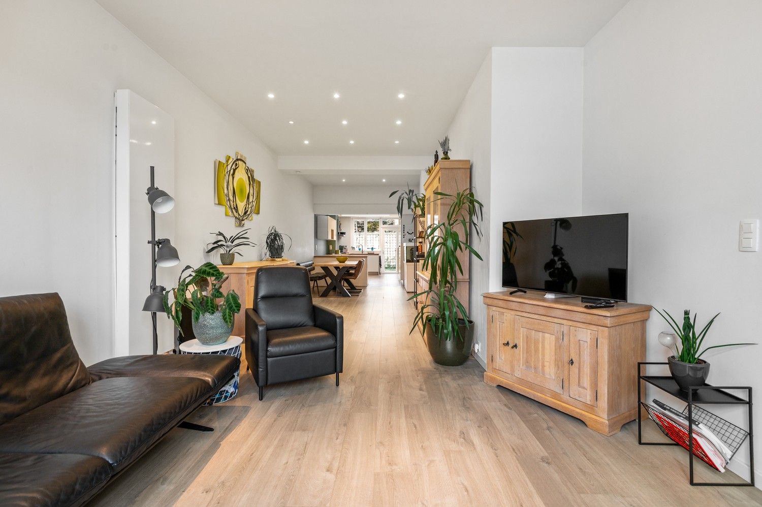 Charmant huis met 3 slaapkamers, koer en terras te Deurne! foto 6