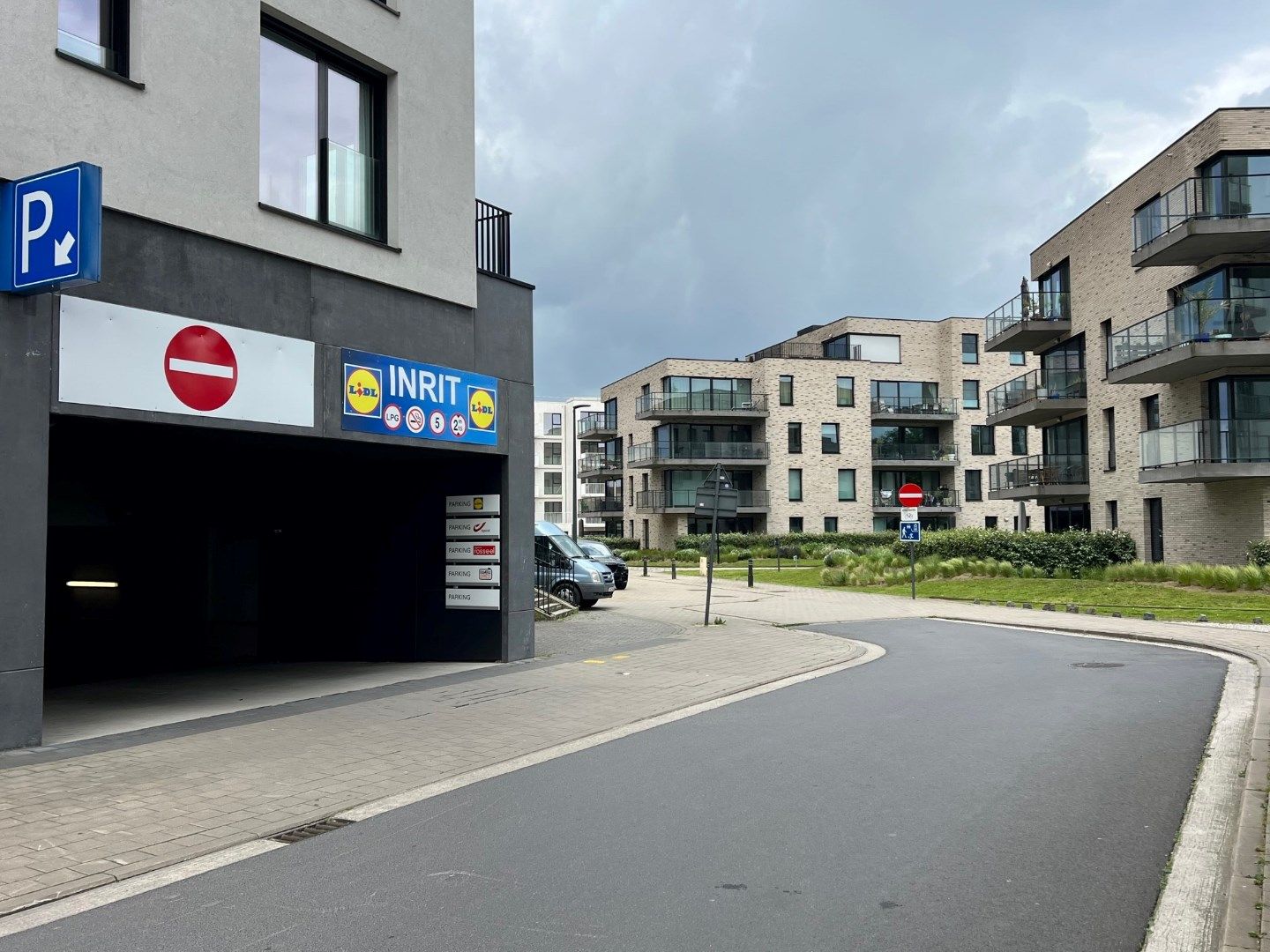 Parkeerplaats gelegen in residentie Tribeca  foto 1