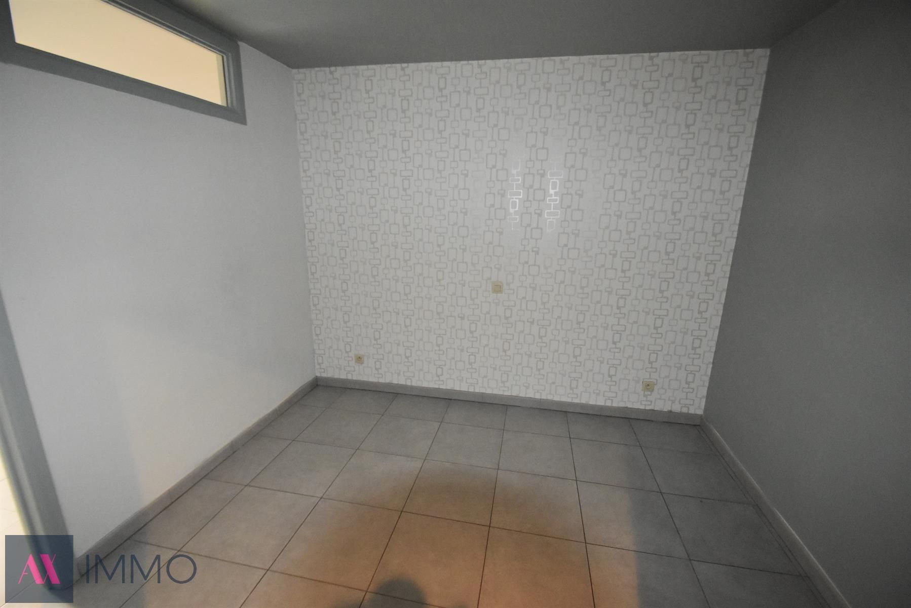 Instapklaar 1 slpk-appartement nabij winkels en openbaar vervoer! foto 12
