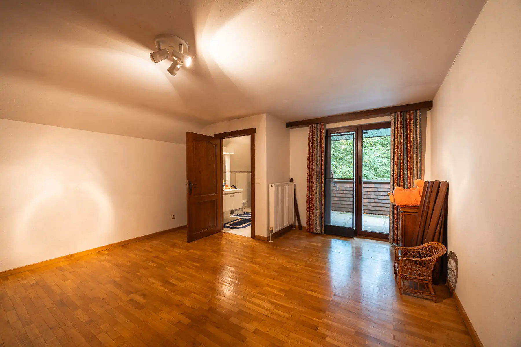 Zéér ruime villa op 3.014m² omgeven door groen foto 23