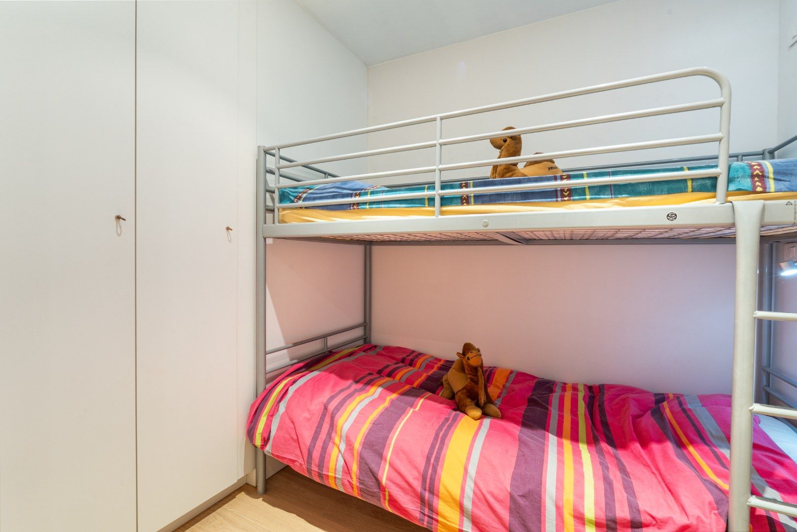 GERENOVEERD APPARTEMENT MET ZIJDELINGS ZEEZICHT: TOPLIGGING !! foto 9