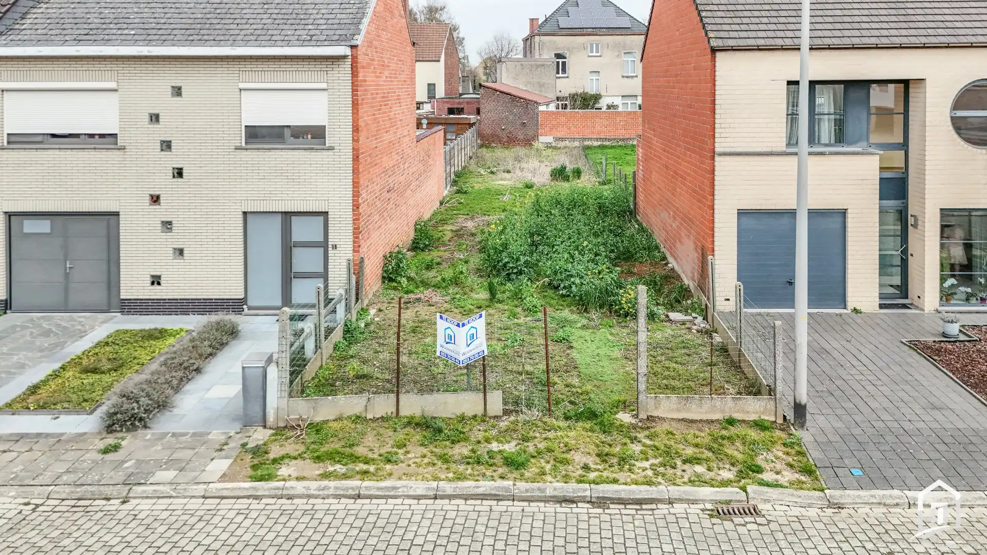 Perceel grond te koop te Denderleeuw voor gesloten bebouwing foto {{pictureIndex}}