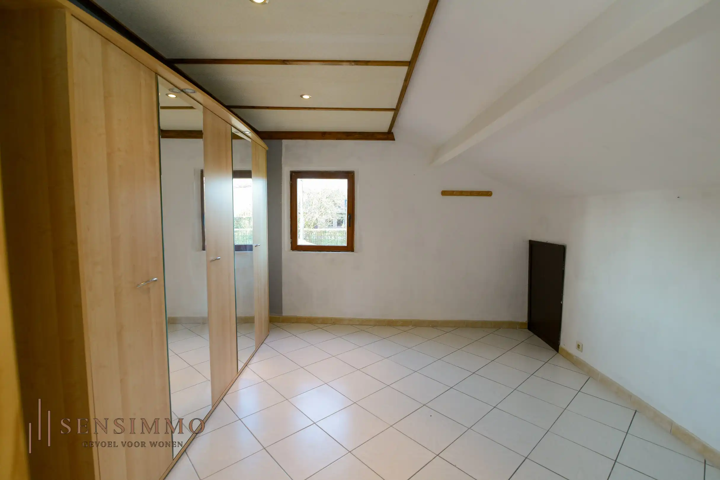 Woning met 3 slaapkamers op ruim perceel van 25a95ca foto 11