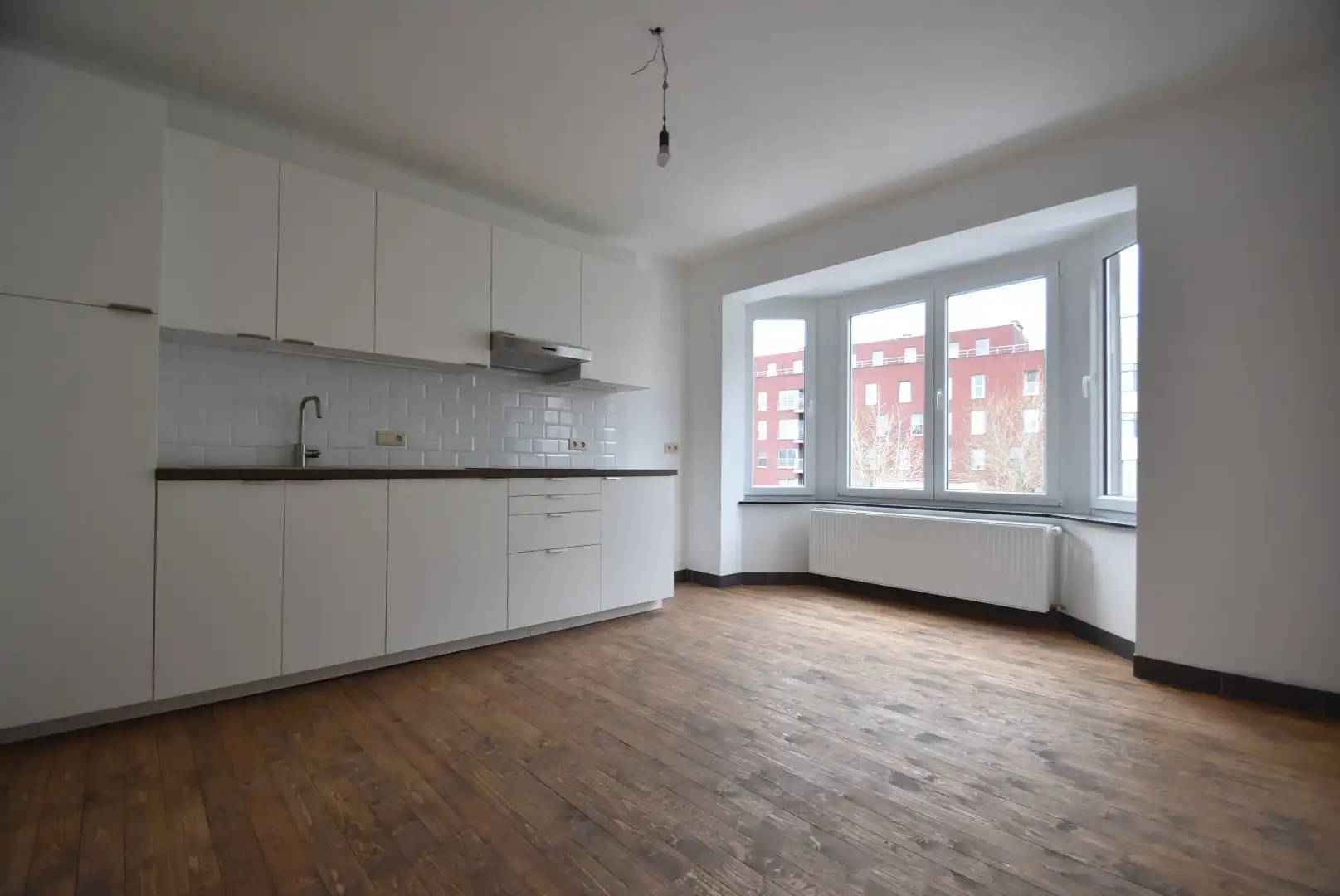 Netjes gerenoveerde duplex met twee slaapkamers en terras op mooie locatie in het centrum van Tongeren - GEEN BIJKOMENDE GEM. ONKOSTEN foto 3