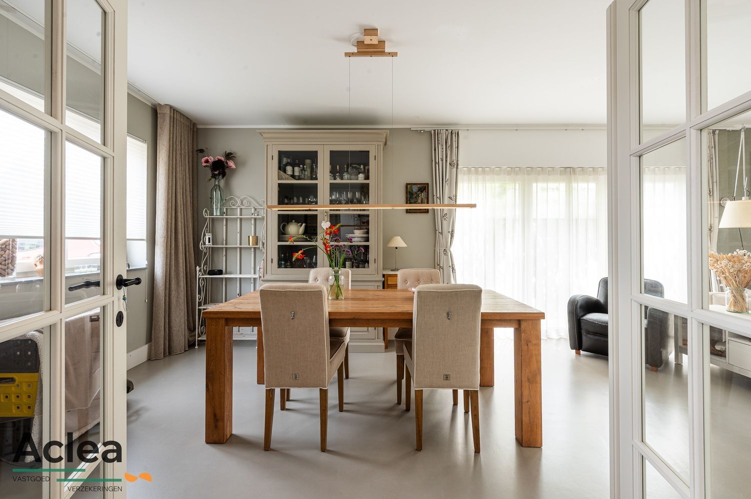 Halfopen bebouwing met weelderige tuin foto 7