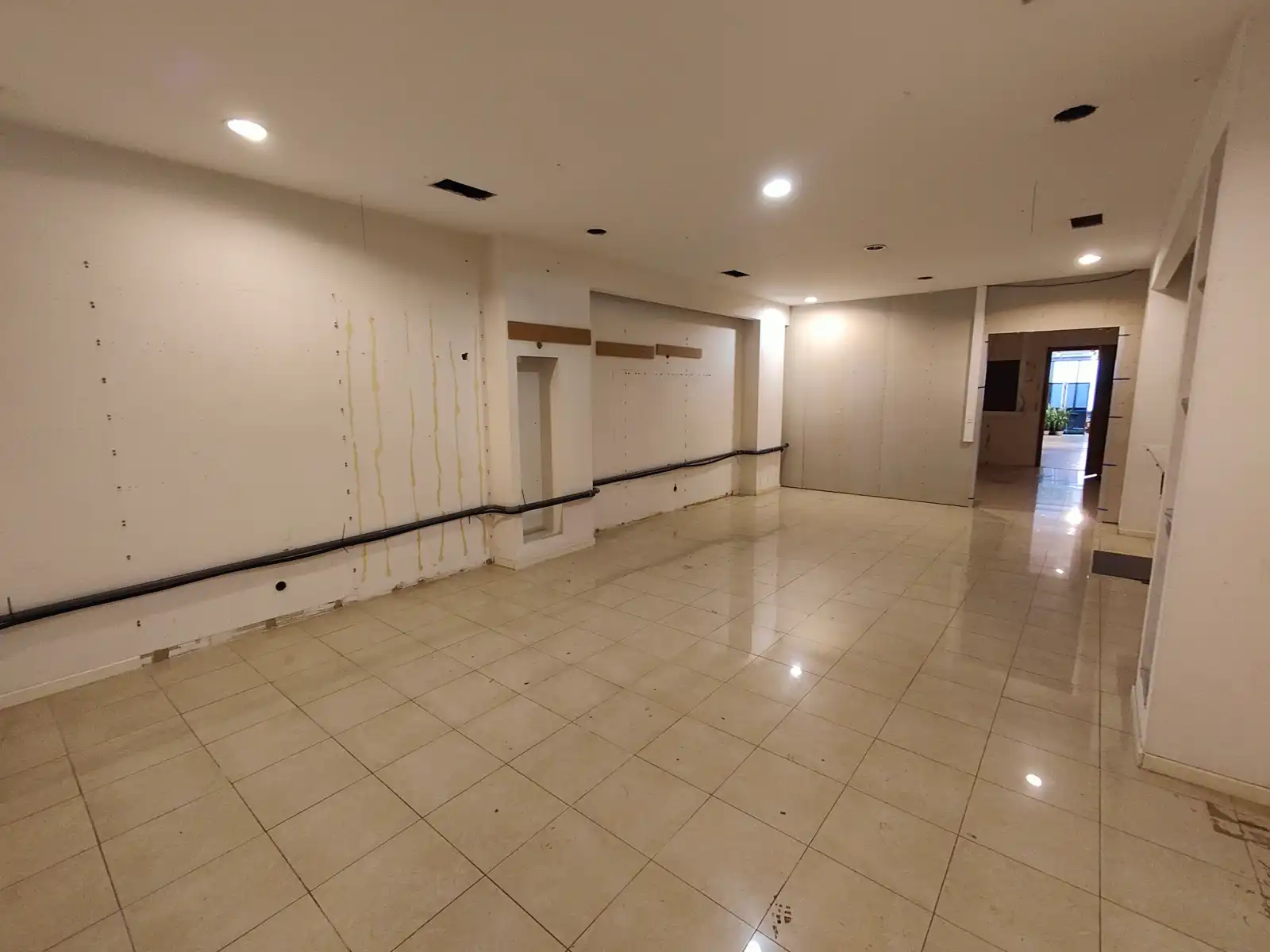 Commercieel pand te huur in hét winkelhart van Sint-Niklaas foto 11