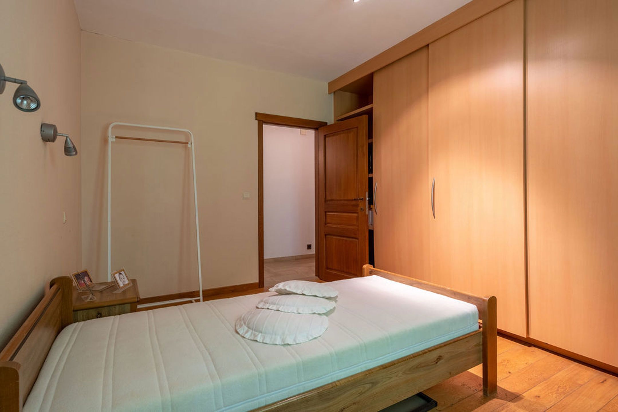 Ruime villa met 6 slpk op 2.295 m² grond met veel privacy foto 35