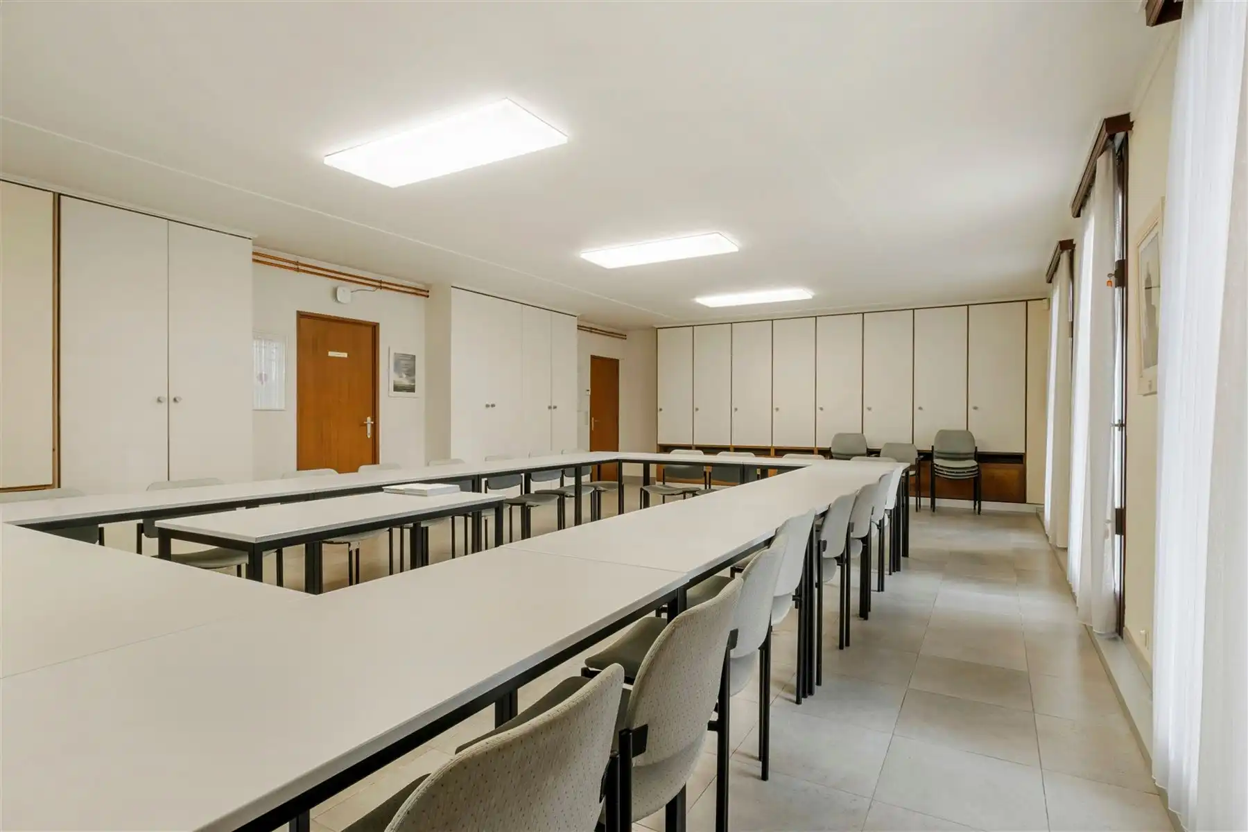 Veelzijdig Kantoorpand met Parkeerplaats in Groen Mene foto 14