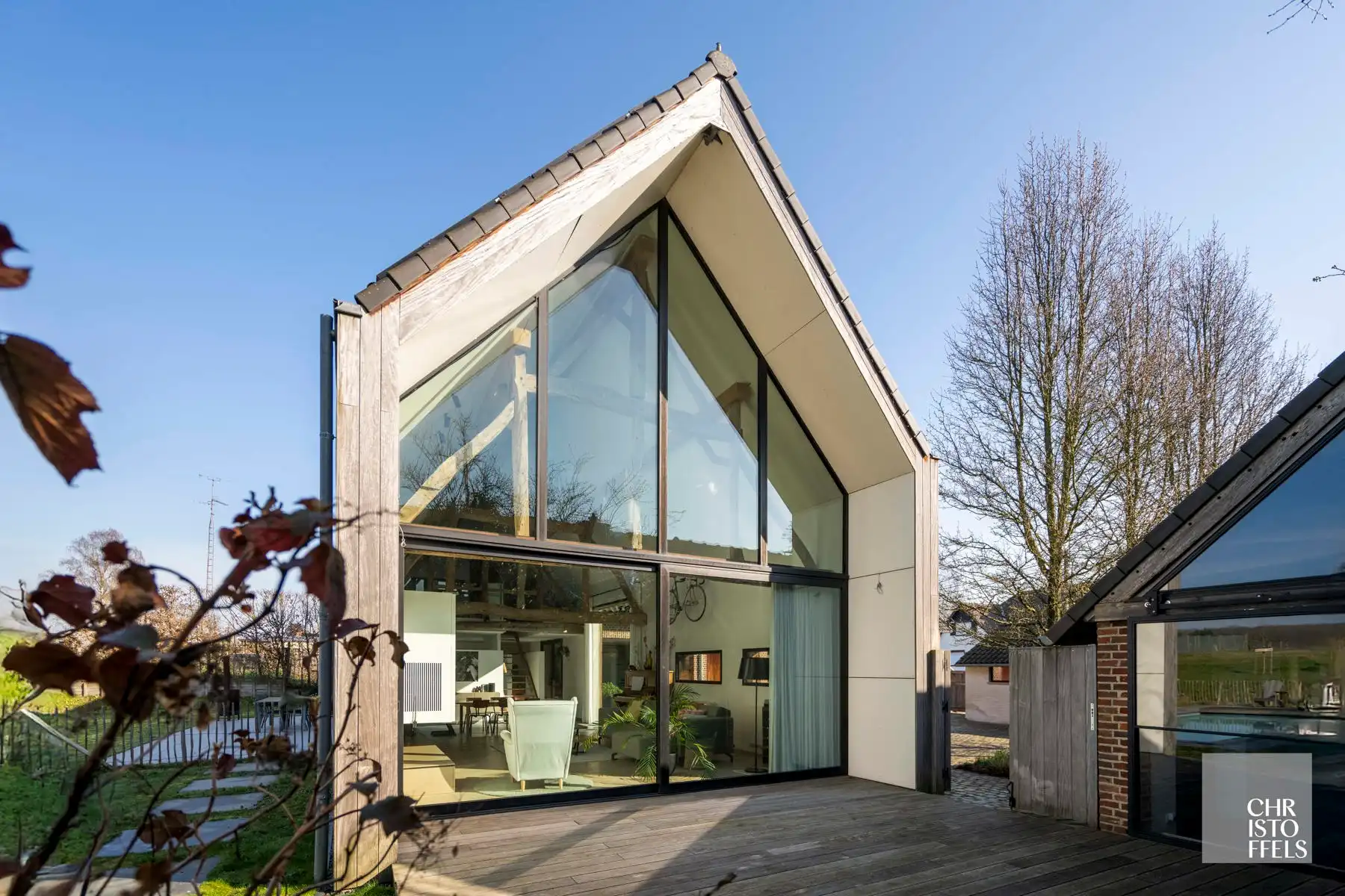 Exclusieve vierkantshoeve met buitenzwembad en vrij uitzicht op perceel van 3.213m² foto 5