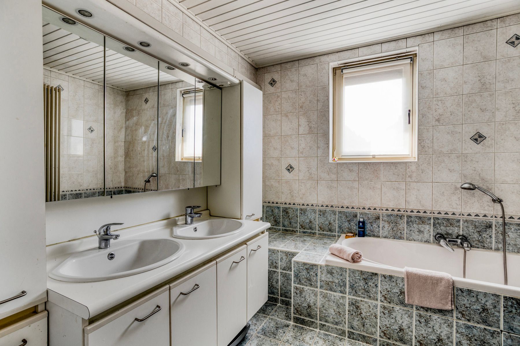 Energiezuinige open bebouwing met 4 slaapkamers. foto 10