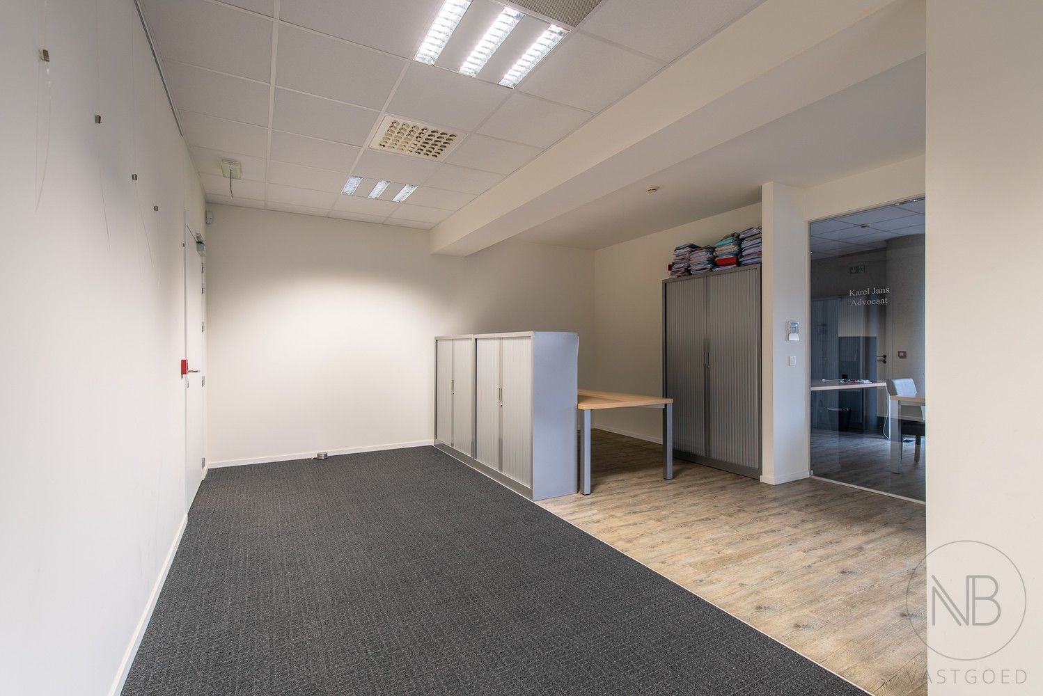 Volledig ingerichte en verhuurde kantoorverdieping in het zakelijke centrum van Genk (Botta-gebouw) foto 24