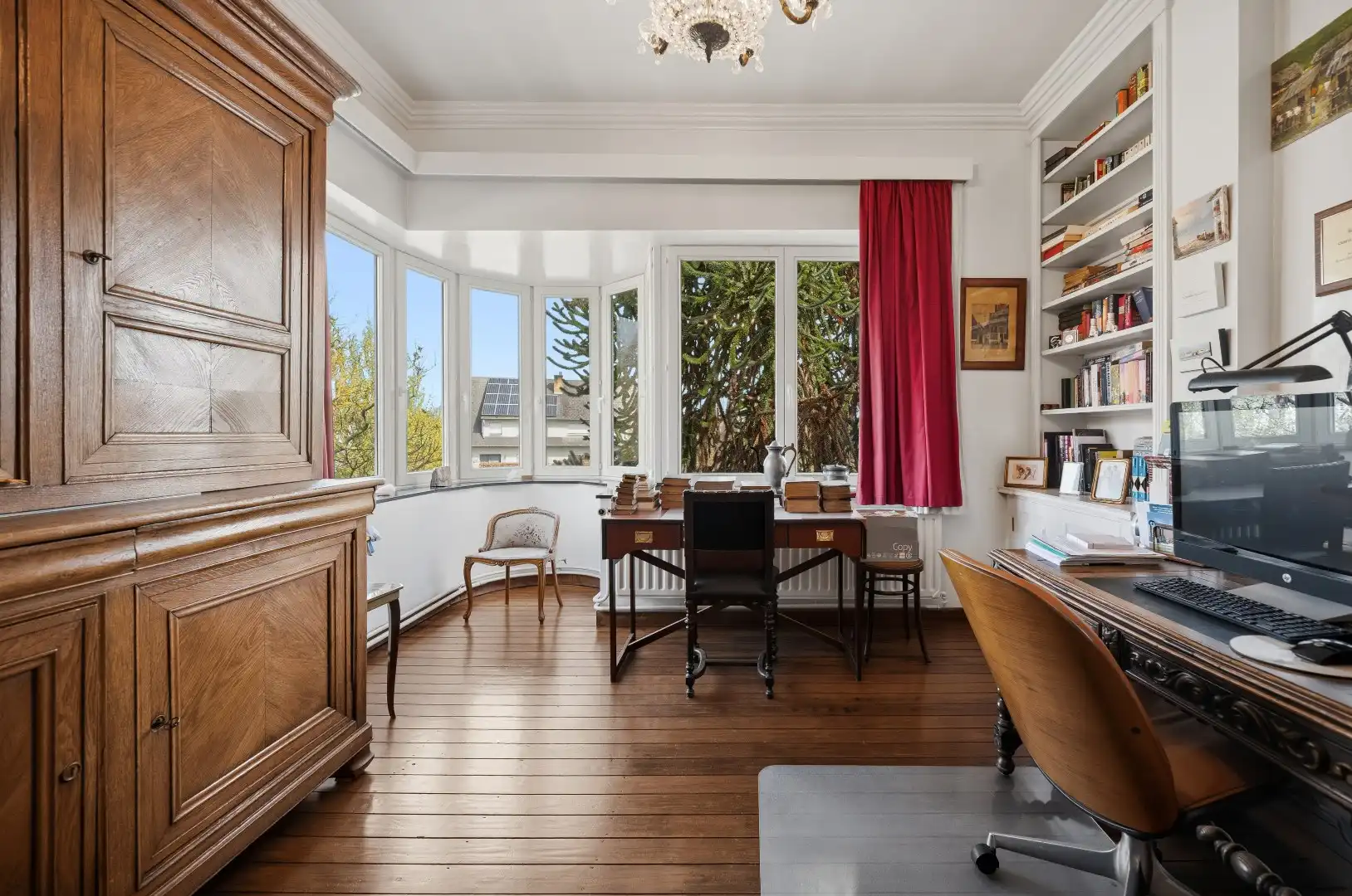 Karaktervolle interbellumwoning met veel ruimte, grote tuin en garage foto 24