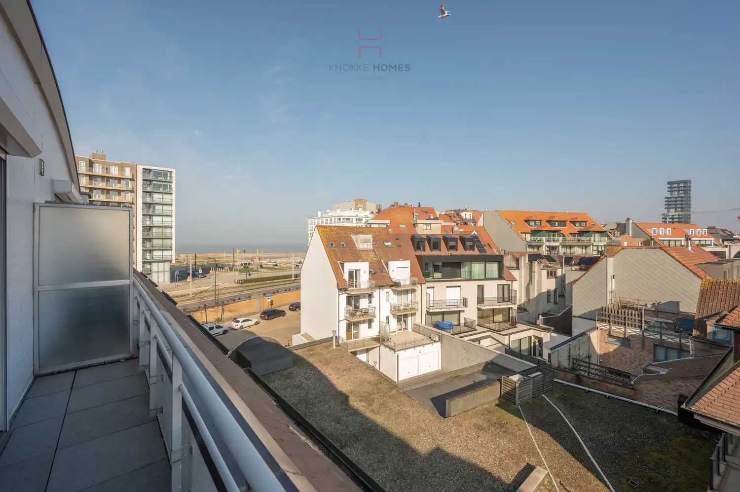 Licht en ruim duplexappartement met zonovergoten terras in Heist foto 16