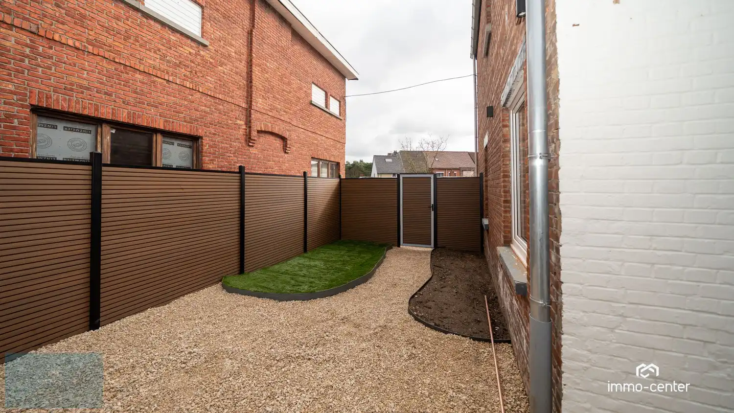 ✨ Volledig gerenoveerde halfopen woning met 2 slaapkamers in Genk foto 18